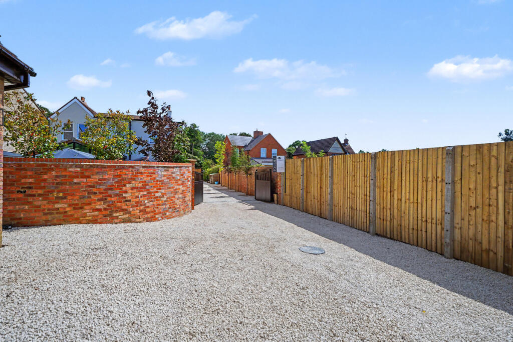 House in Northampton, Lodge Farm - View 3