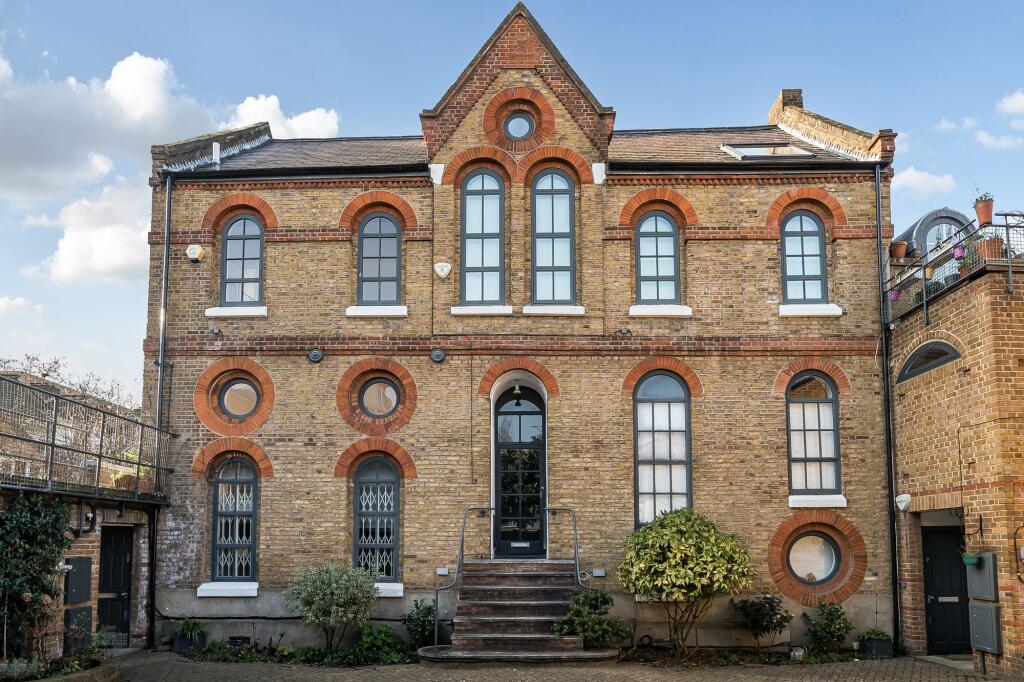 Main image of property: Grange Walk Mews, London, SE1