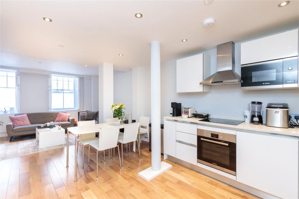 Apartment in London, East Smithfield, Whitechapel - More