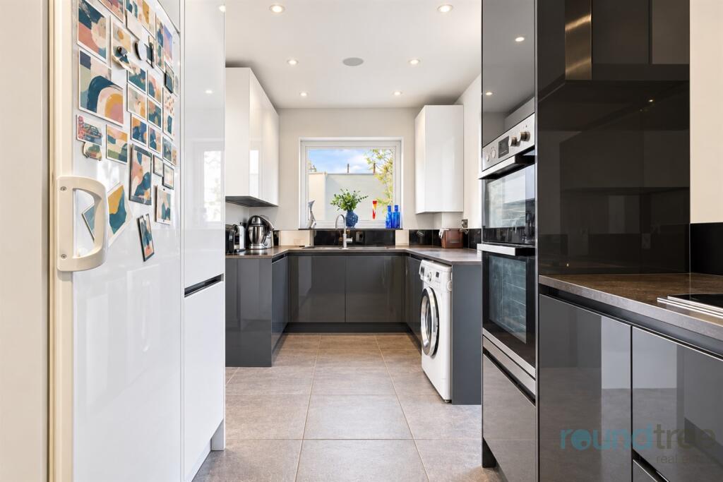 House in London - View 5