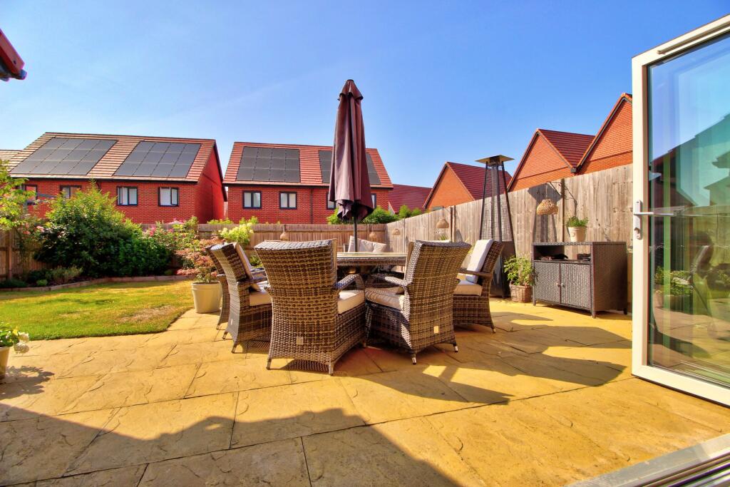 Goodwood Crescent, Bucklers Park, Crowthorne - View 5