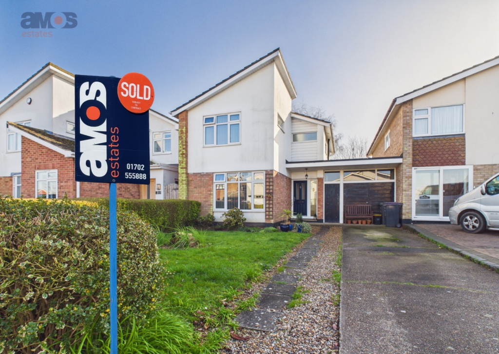 3-bed detached on Kilnwood Avenue, Hockley, Essex, SS5 4PR, £510,000
