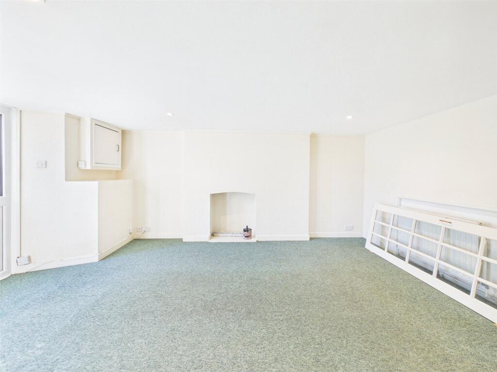 Apartment in Weston-super-Mare, North Somerset - View 2