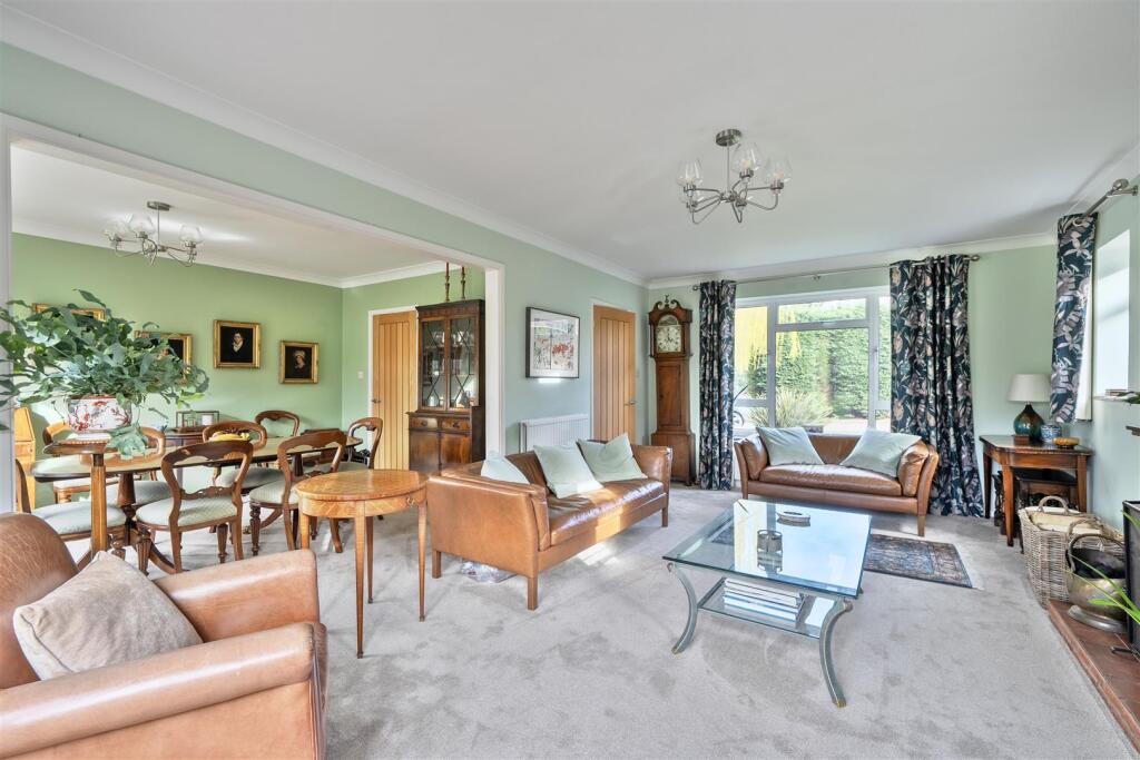 House in Kingston upon Thames - More