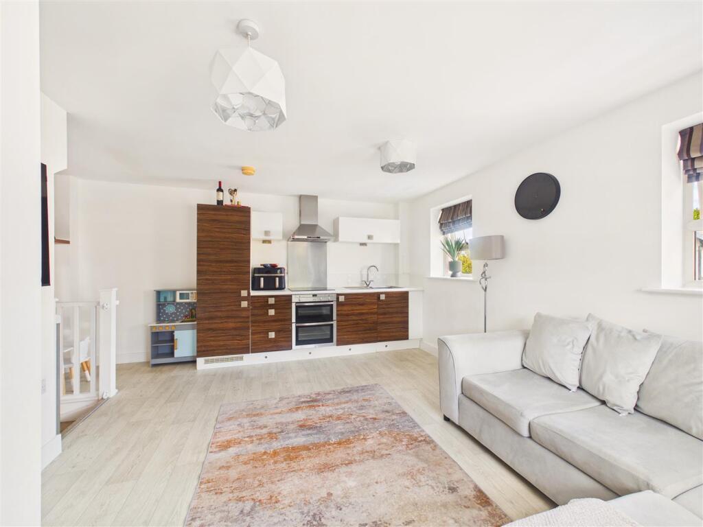 House in Hull - View 4