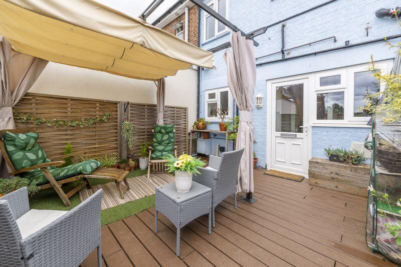 3-bed maisonette on High Street, Uckfield, £230,000