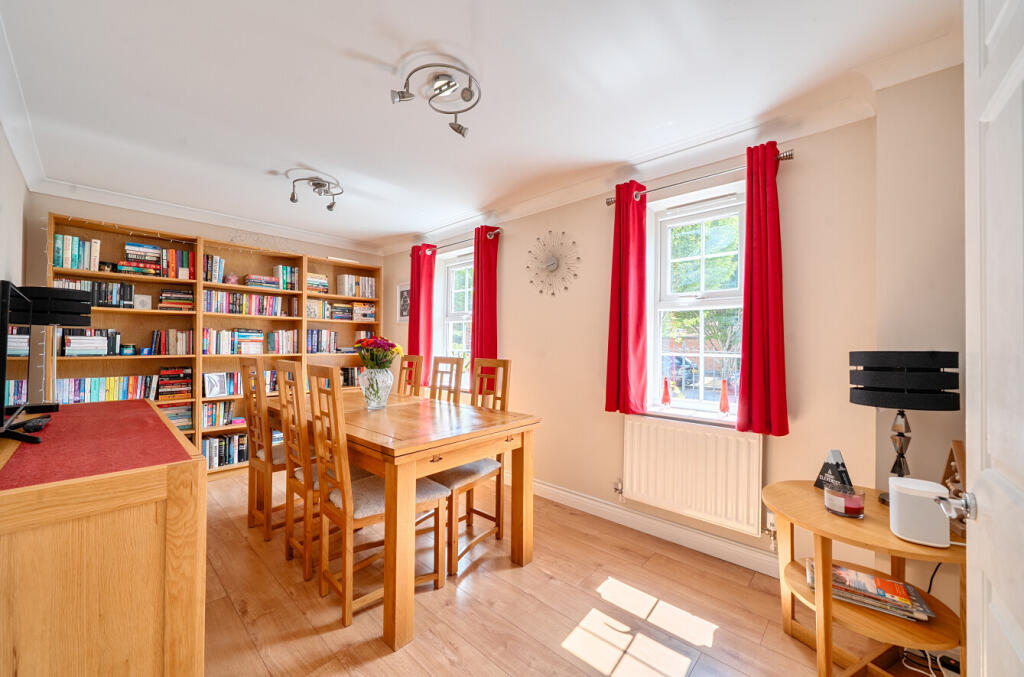 House in Swindon, Redhouse, St. Andrews - More
