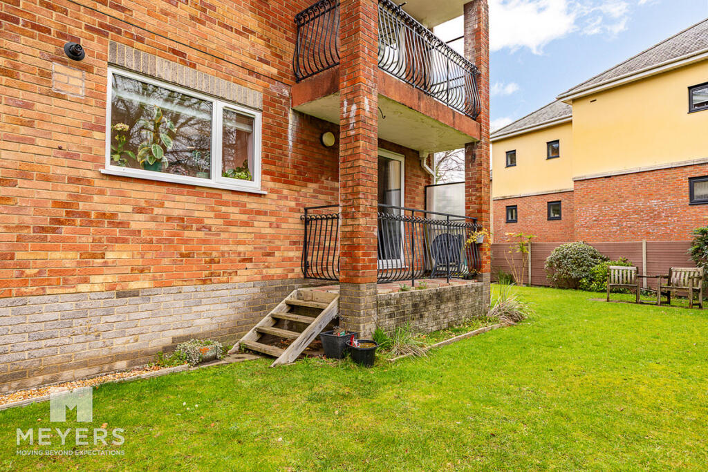 Apartment in Poole, Longfleet - More
