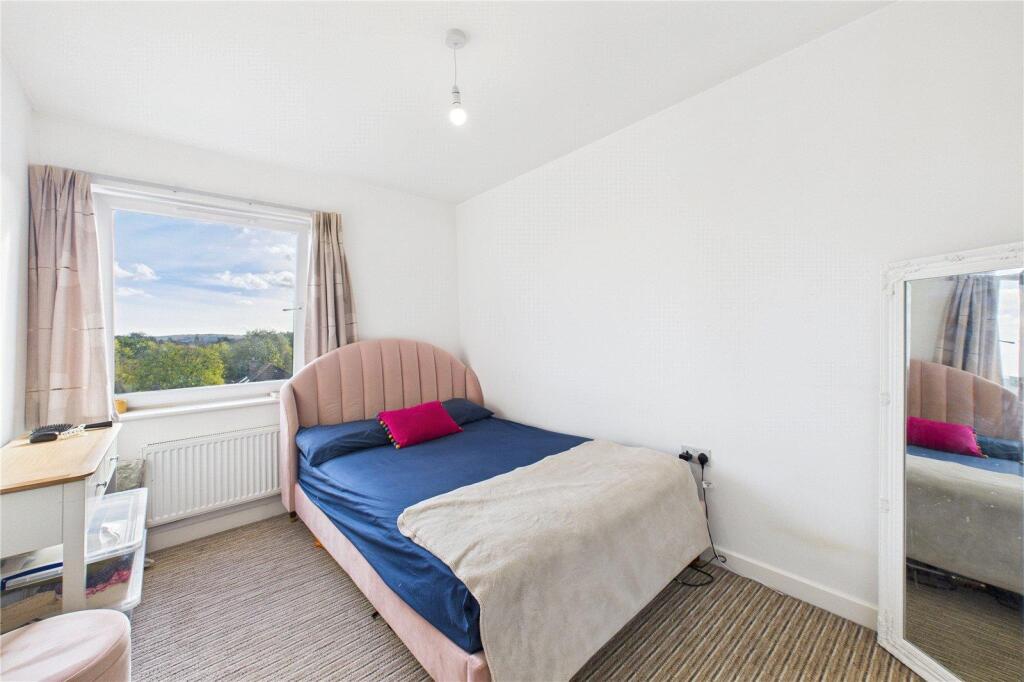 Apartment in Redhill - View 4