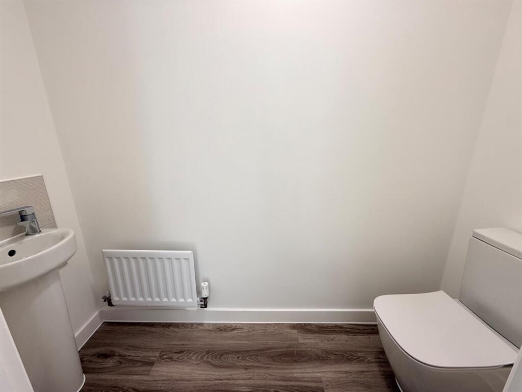 Pauline Hayward Drive, Blakedown, Kidderminster, DY10 3GU photo 4