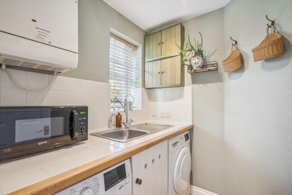House in Wantage, Belmont Park - View 5
