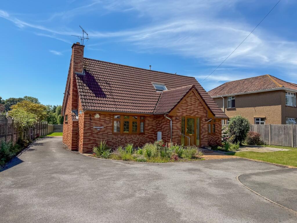 Main image of property: Clevedon Road, Nailsea, North Somerset, BS48