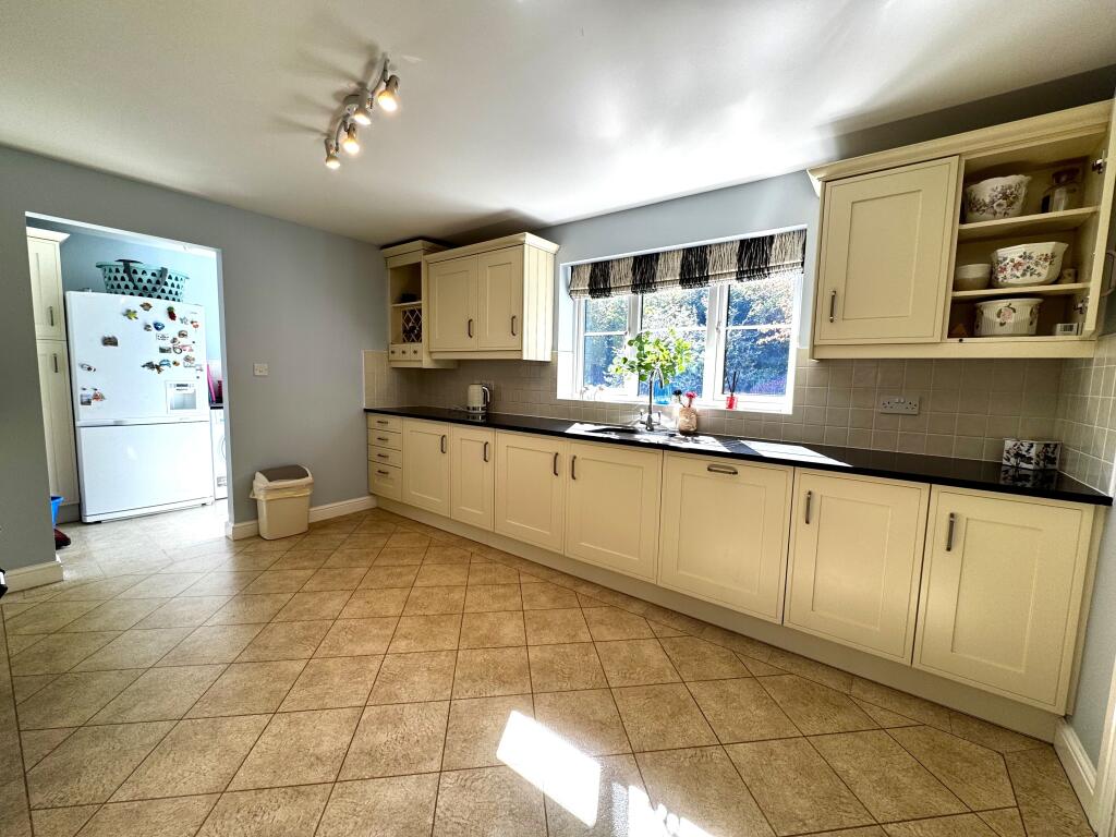 House in East Lindsey, Louth - More