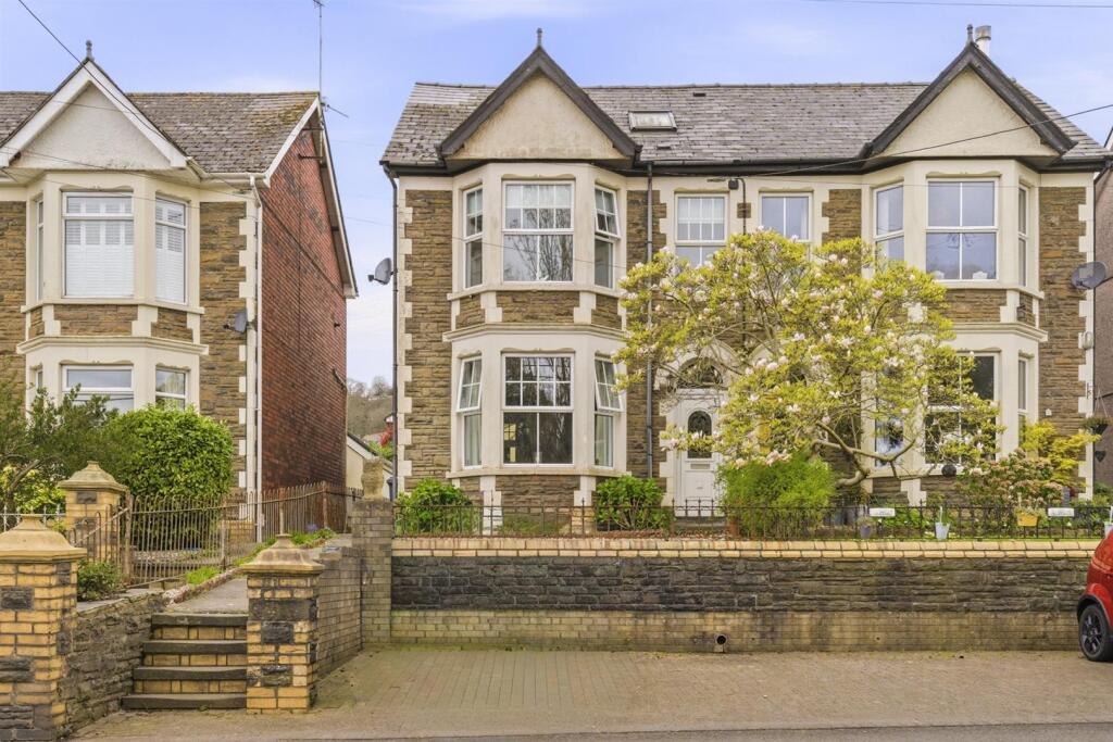 3-bed semi-detached on Greenhill Road, Griffithstown, Pontypool, £350,000