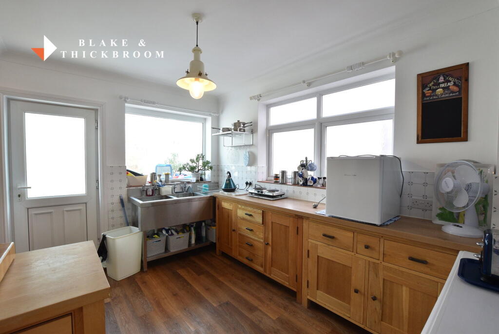 Trafalgar Road, Clacton on Sea CO15 1LR photo 3