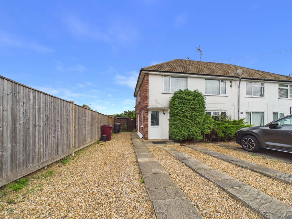 Main image of property: Lyndhurst Road, Tilehurst, RG30