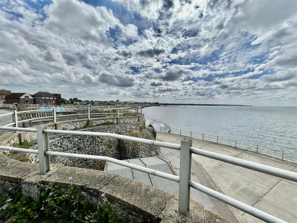 Main image of property: The Parade, Birchington, CT7
