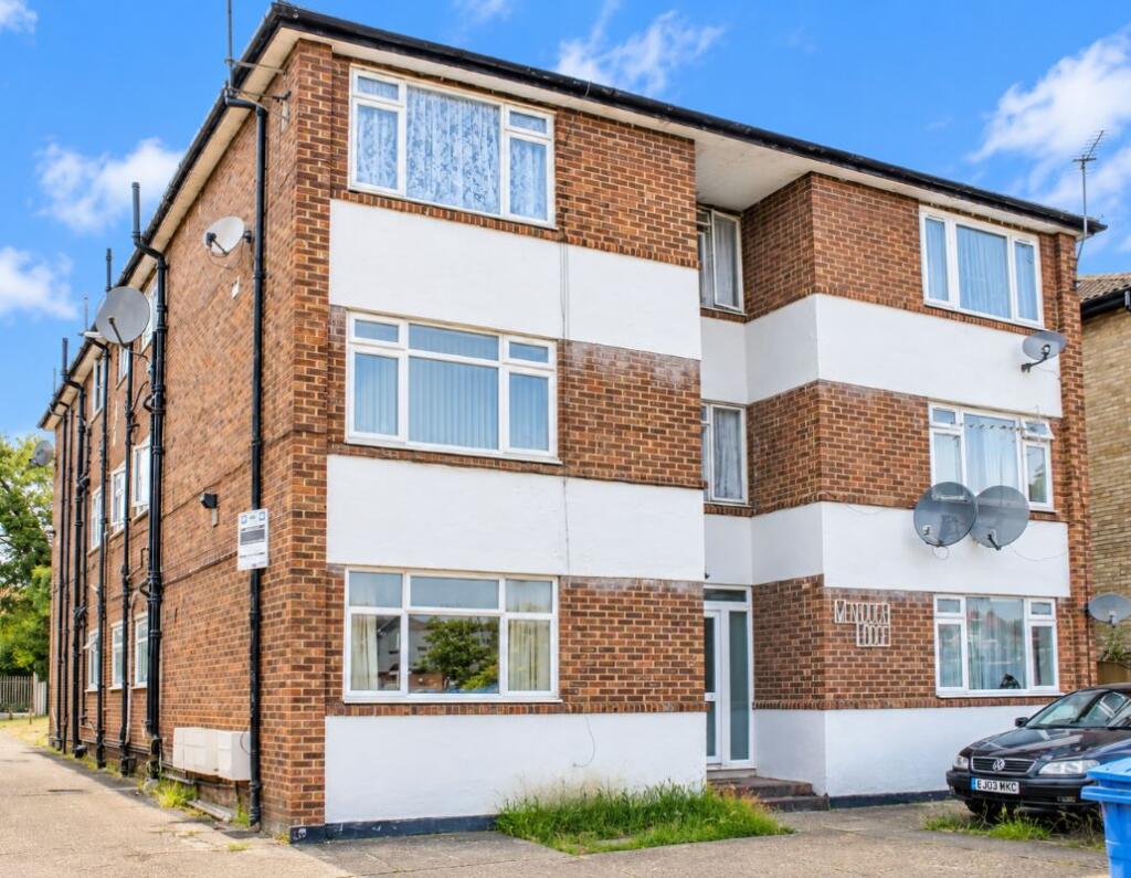 1-bed flat on Flat 4 Wendover House, 141 Palmerston Road, Wood Green, N22 8QY, £70,000