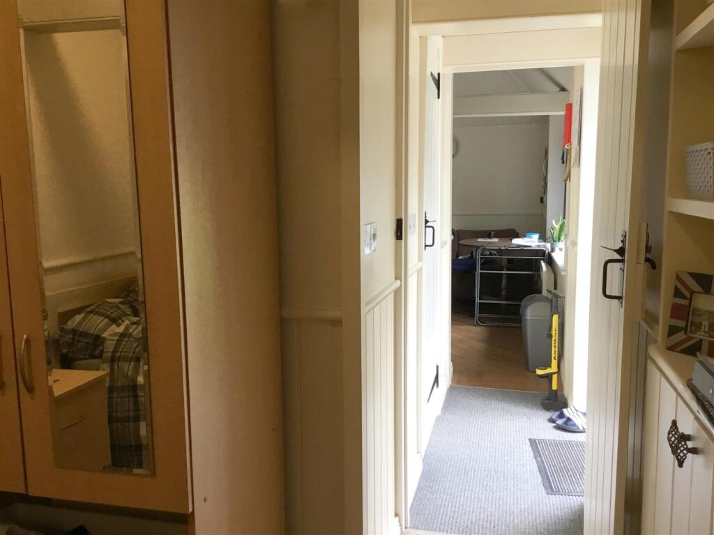 Apartment in Canterbury, St. Stephen's - View 5