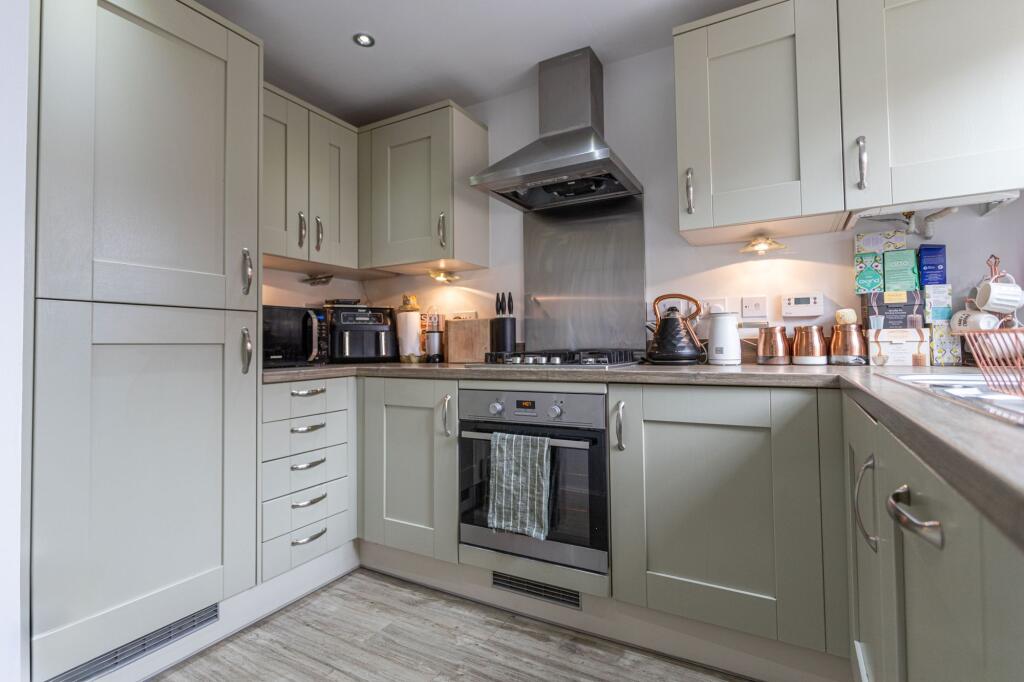 Filbert Grove, Hartley Wintney, RG27 photo 3