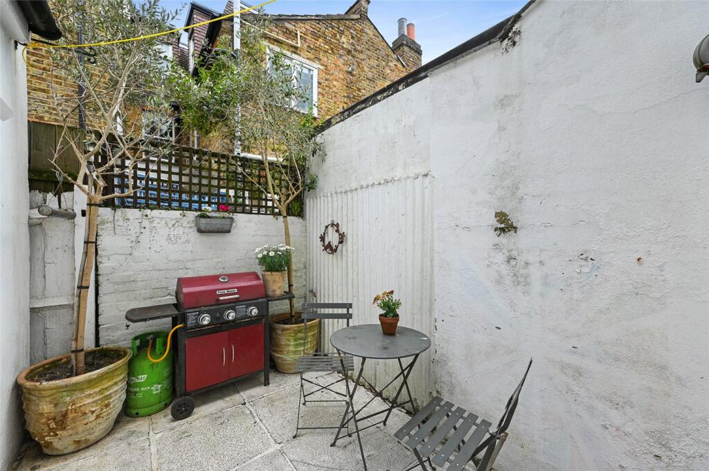 House in London, Shepherd's Bush - More