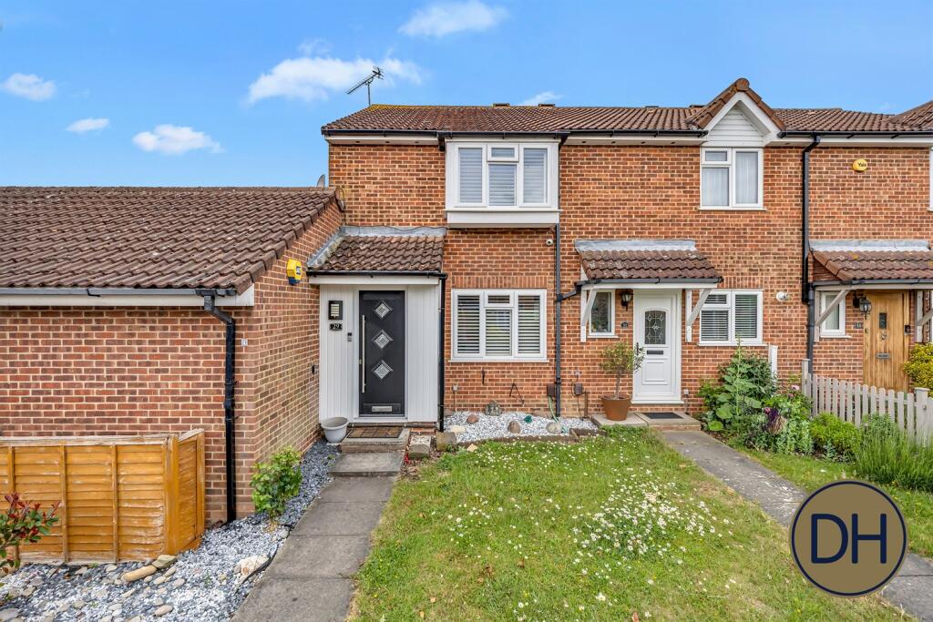 Main image of property: Wellington Road, CM16