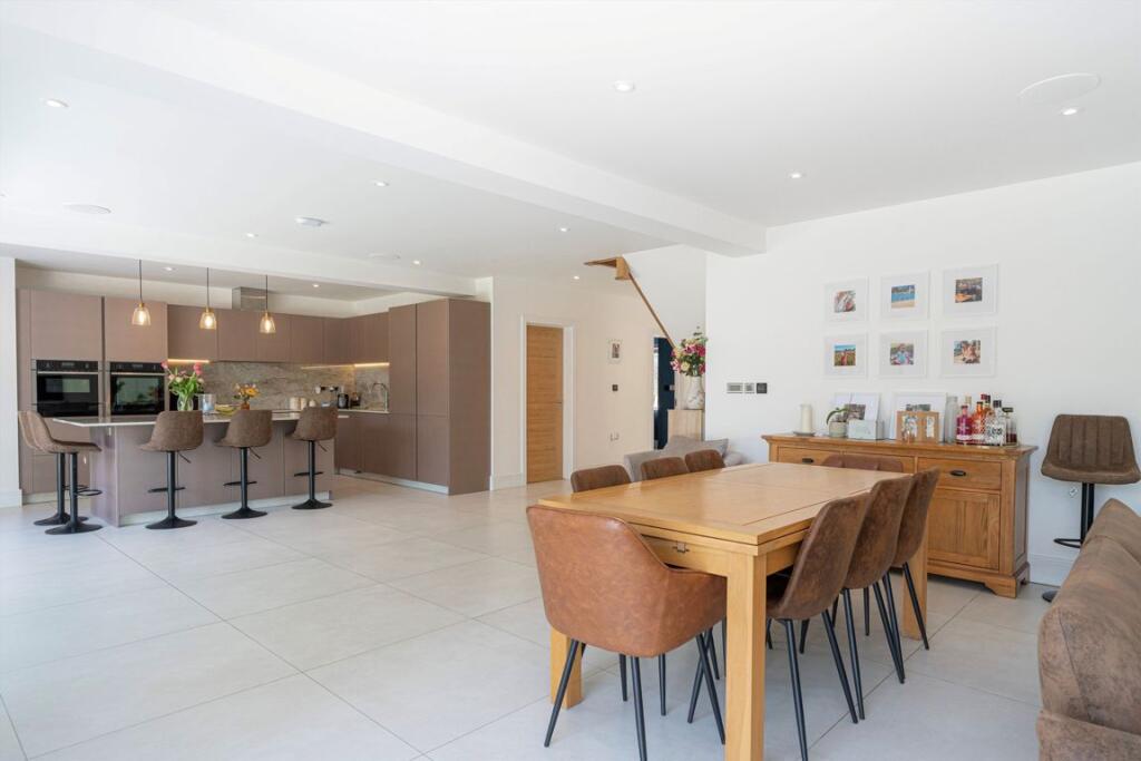 Pine Grove, Weybridge - View 4