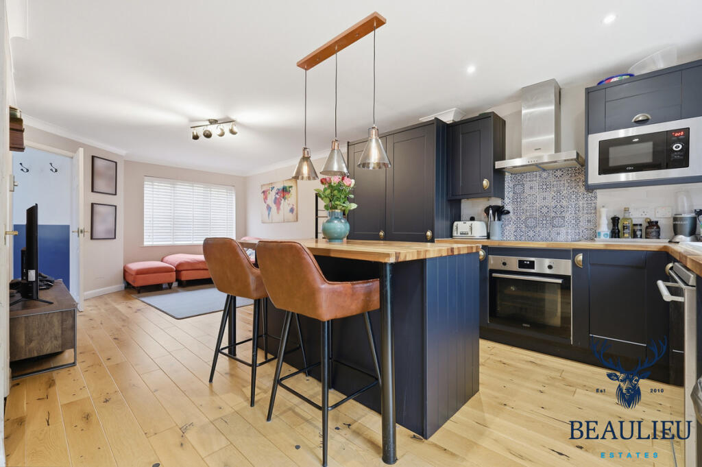 House in Chelmsford, Chancellor Park, Chelmer - View 2