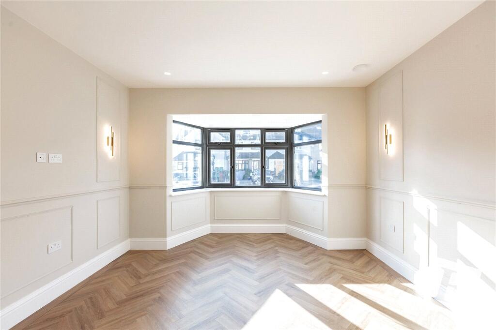 House in London, Cranham - View 5