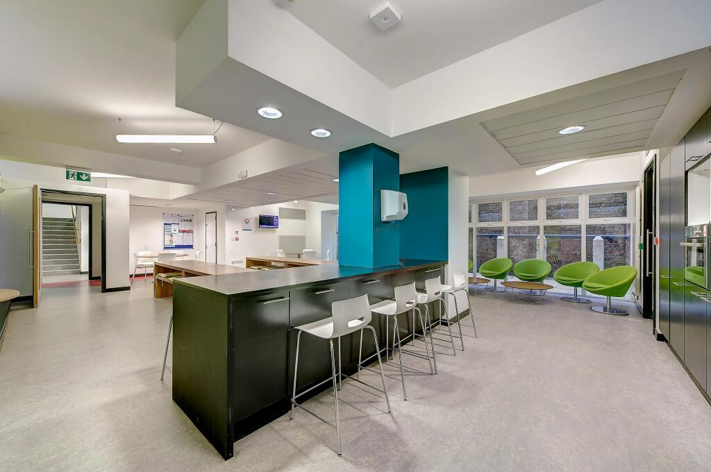 8 storeys gate 375025 kit2.jpg