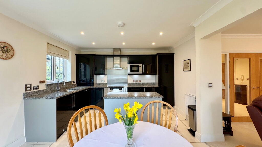 Abbeydale, Monks Lane, Newbury, RG14 7FN photo 4