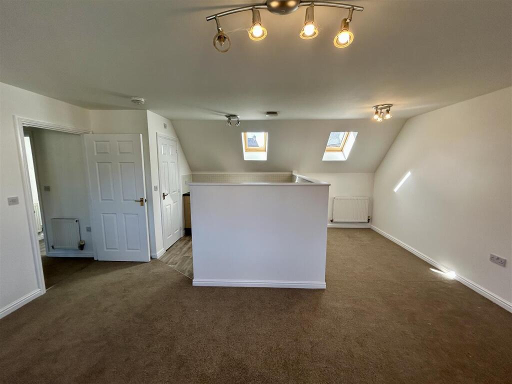 House in Leominster, Broadward - More