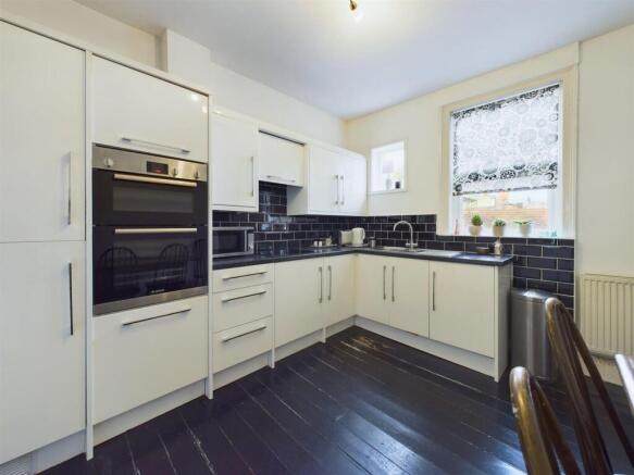 Kitchen: