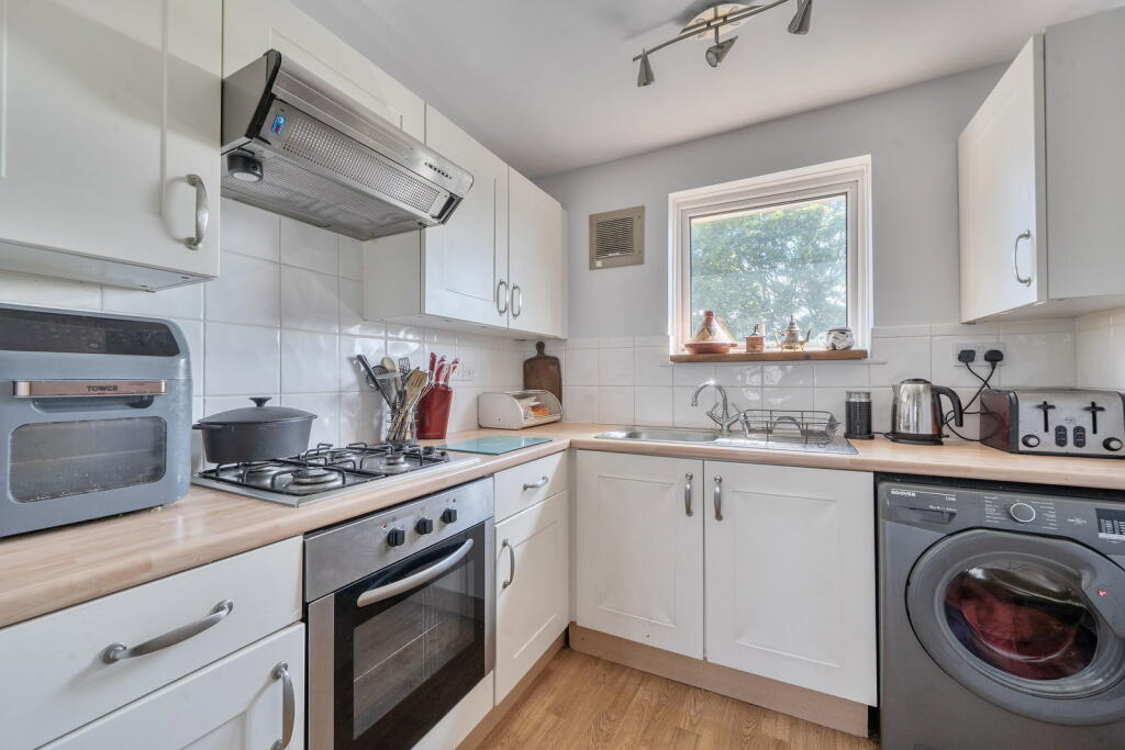 20 Rubens Close, Basingstoke RG21 3EL photo 4