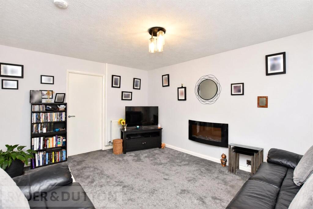 Mulberry Close, Rochdale, Greater Manchester, OL11 photo 3