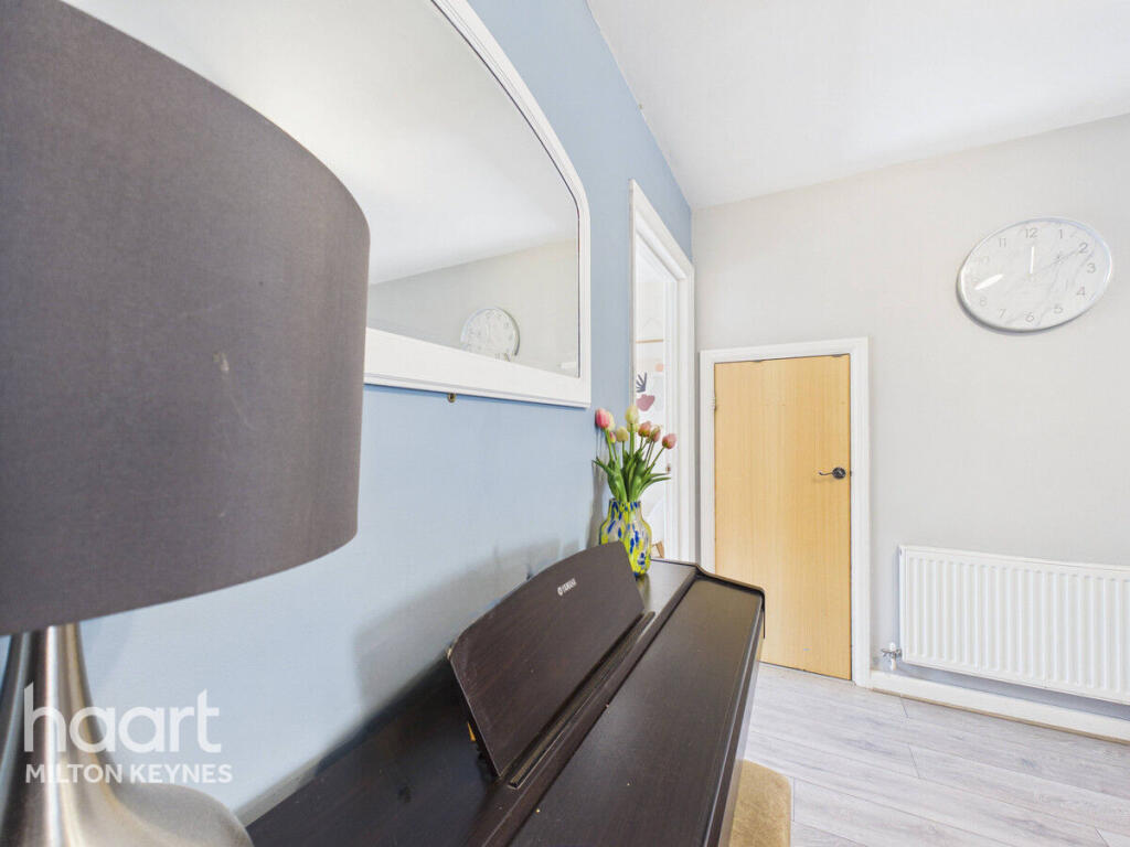 House in Milton Keynes, Oakridge Park, Stantonbury - More