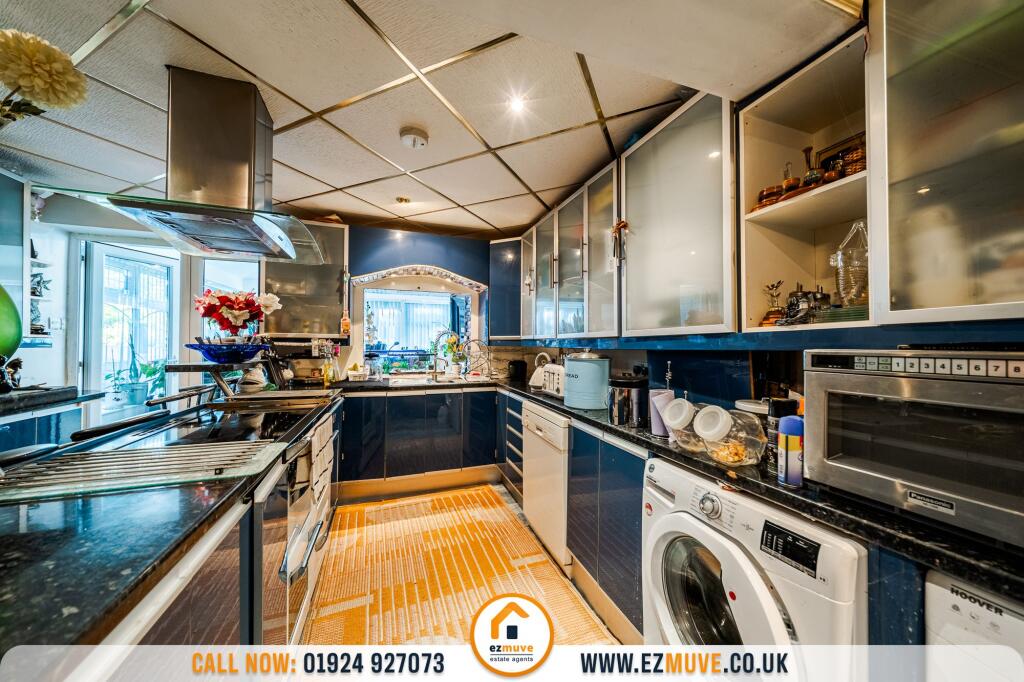 House in Huddersfield - View 3