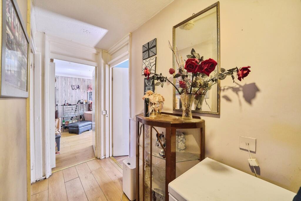 Apartment in London - View 5