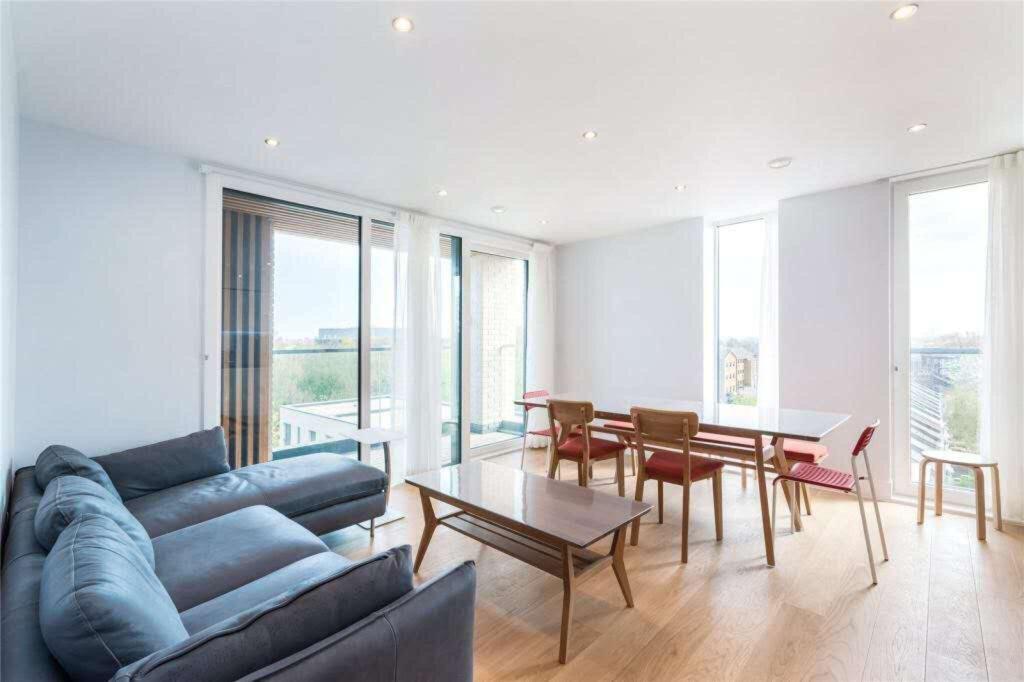 Main image of property: 500 Chiswick High Road, London W4