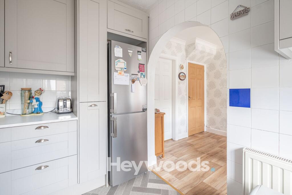 House in Newcastle-under-Lyme, Staffordshire - More