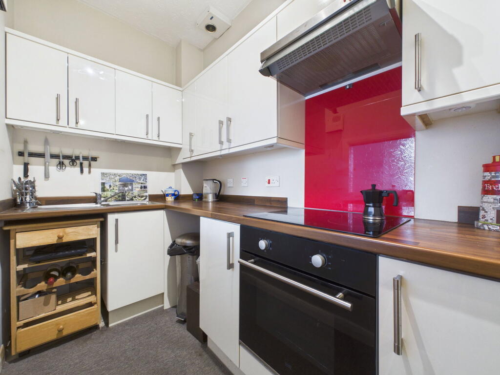 Apartment in Torquay, Torbay - View 5