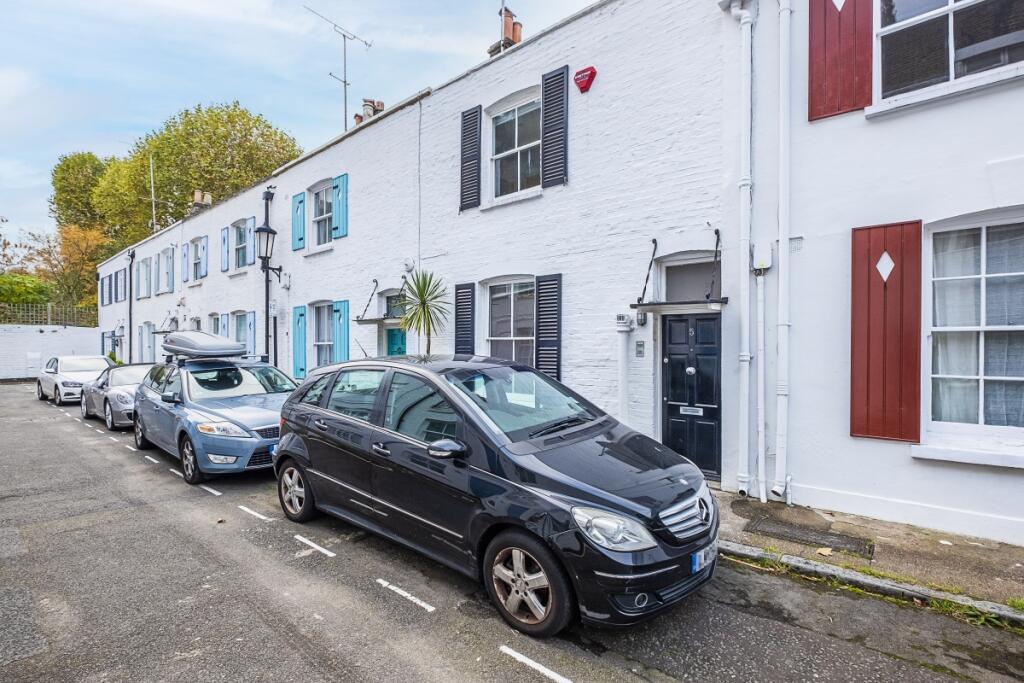 3 bedroom mews property for rent