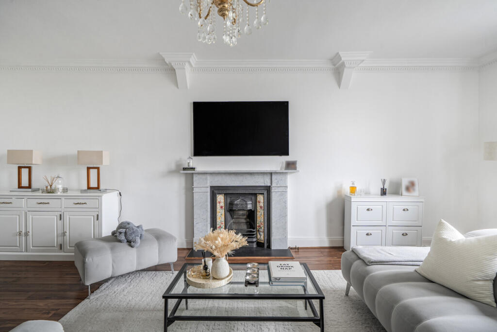 Finchley Road, Hampstead, London, NW3 photo 2