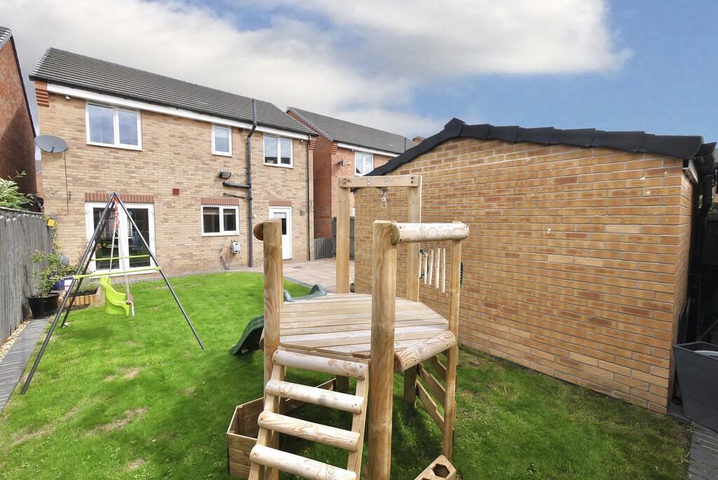 House in Doncaster, Rossington - View 2
