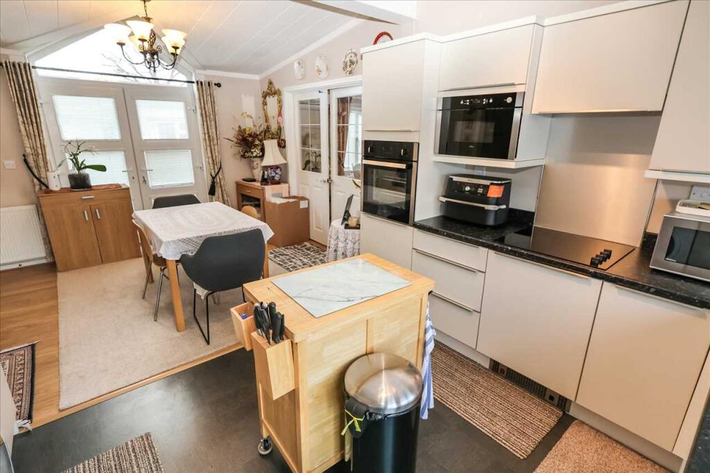 Morello Drive, Orchards Residential Park, Wexham photo 2
