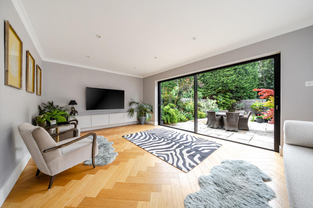House in Slough - View 4