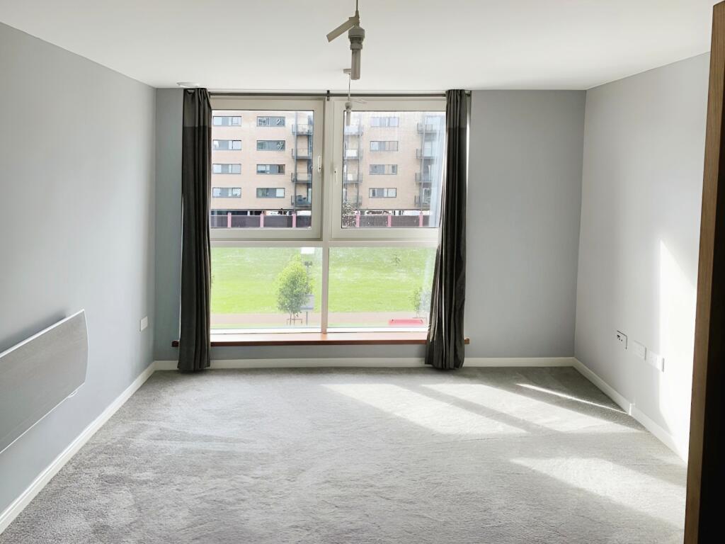 Apartment in Cardiff, Grangetown - View 4