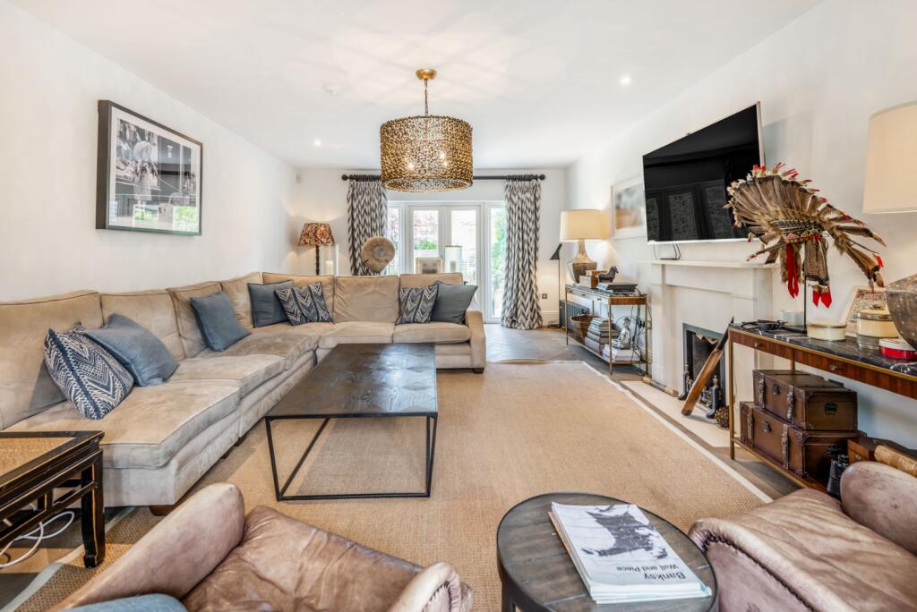 House in Windsor - View 2