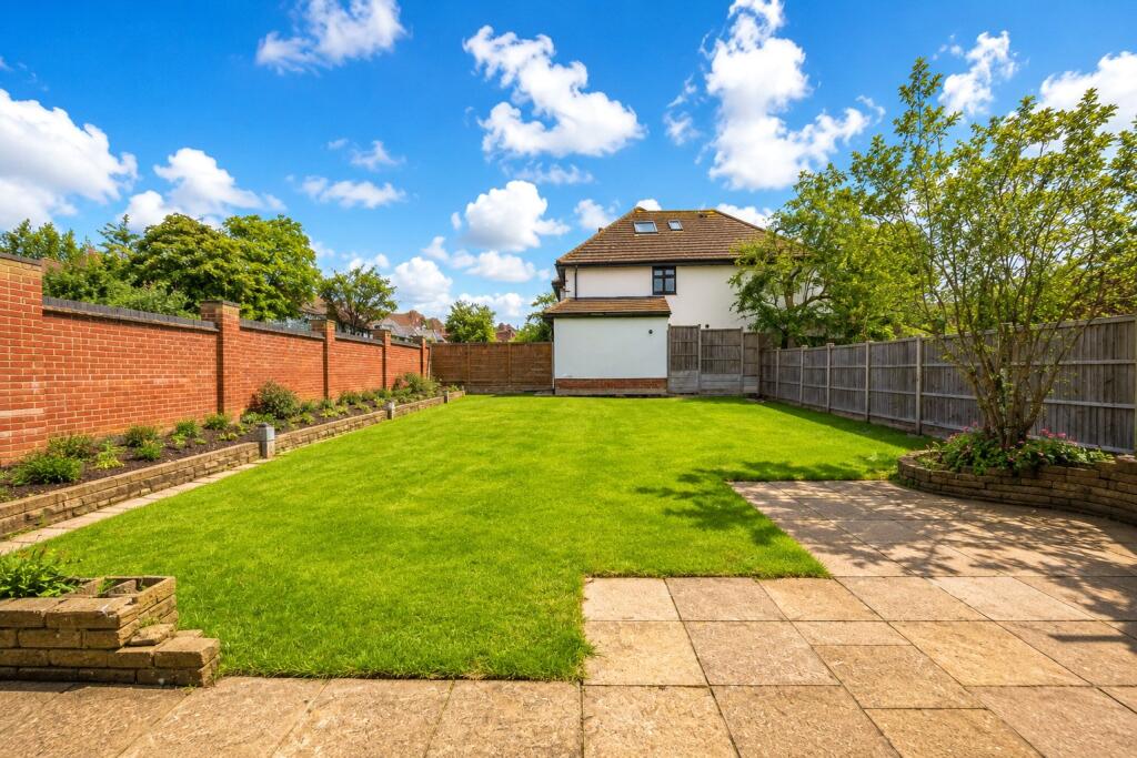 House in Epping Forest, Chigwell - View 3