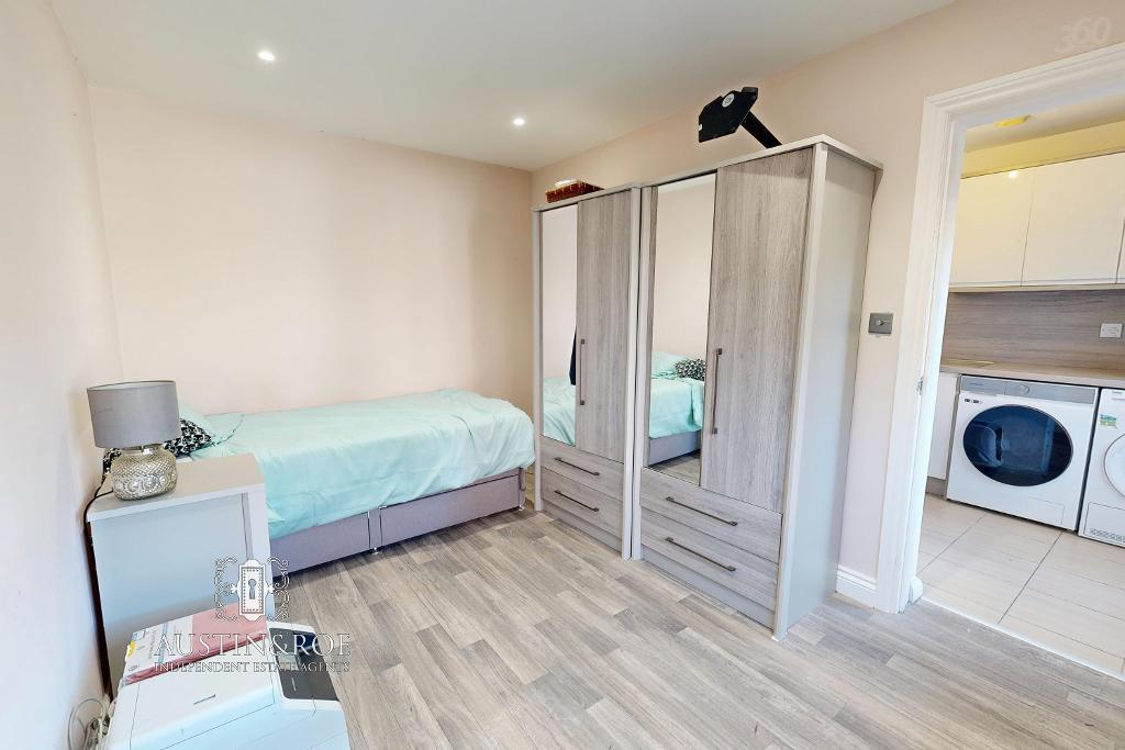 House in Stoke-on-Trent - More